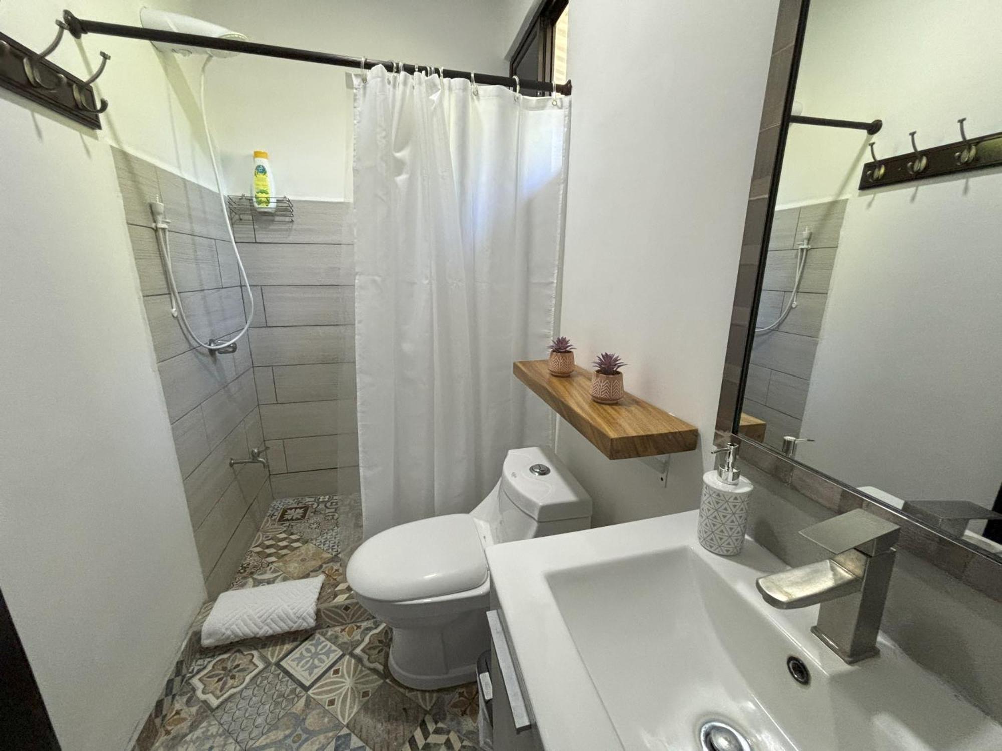 Amazilia Guesthouse ลิเบเรีย ภายนอก รูปภาพ