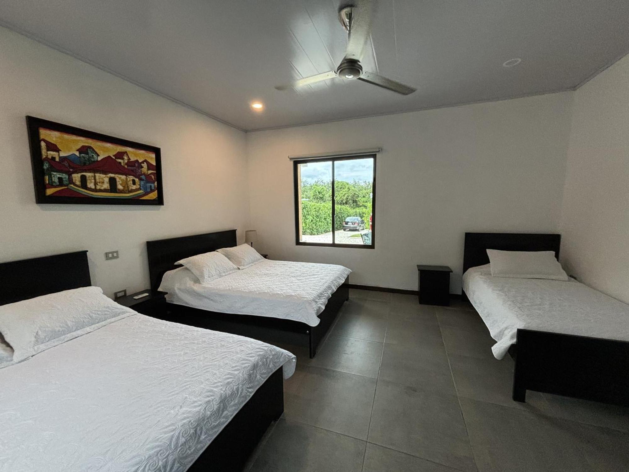Amazilia Guesthouse ลิเบเรีย ภายนอก รูปภาพ